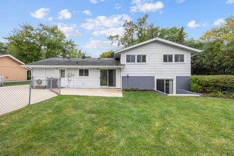 Tiny photo for 1614 Kingston Lane, Schaumburg, IL 60193 (MLS # 12512280)