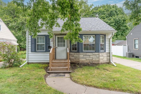 Photo of 938 53rd Street, Moline, IL 61265 (MLS # 12739084)