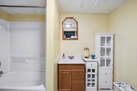 Tiny photo for 10 Barrington Court, Lake In The Hills, IL 60156 (MLS # 12535168)