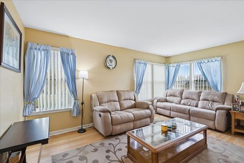 Tiny photo for 10 Barrington Court, Lake In The Hills, IL 60156 (MLS # 12535168)