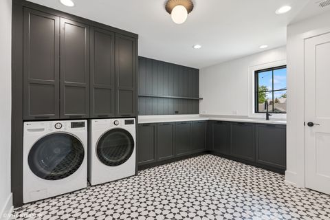 Tiny photo for 613 S Chatham Avenue, Elmhurst, IL 60126 (MLS # 12445752)
