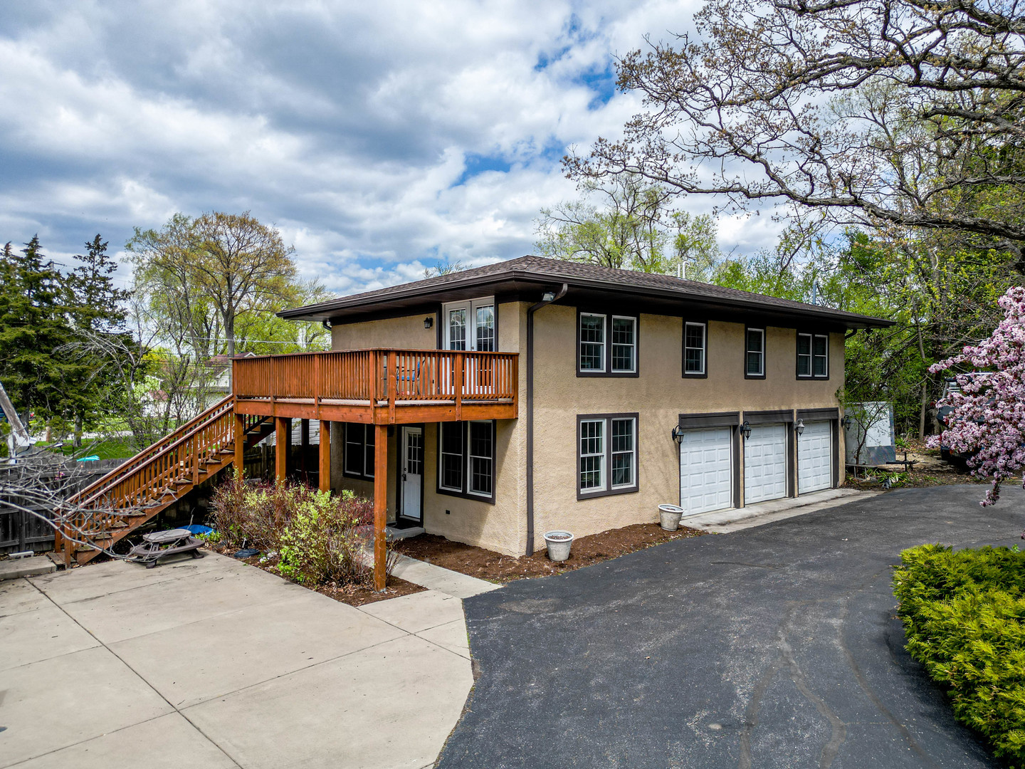 1046 N Hainesville Road