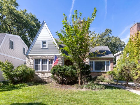 Photo of 1032 Vernon Avenue, Park Ridge, IL 60068 (MLS # 12771465)