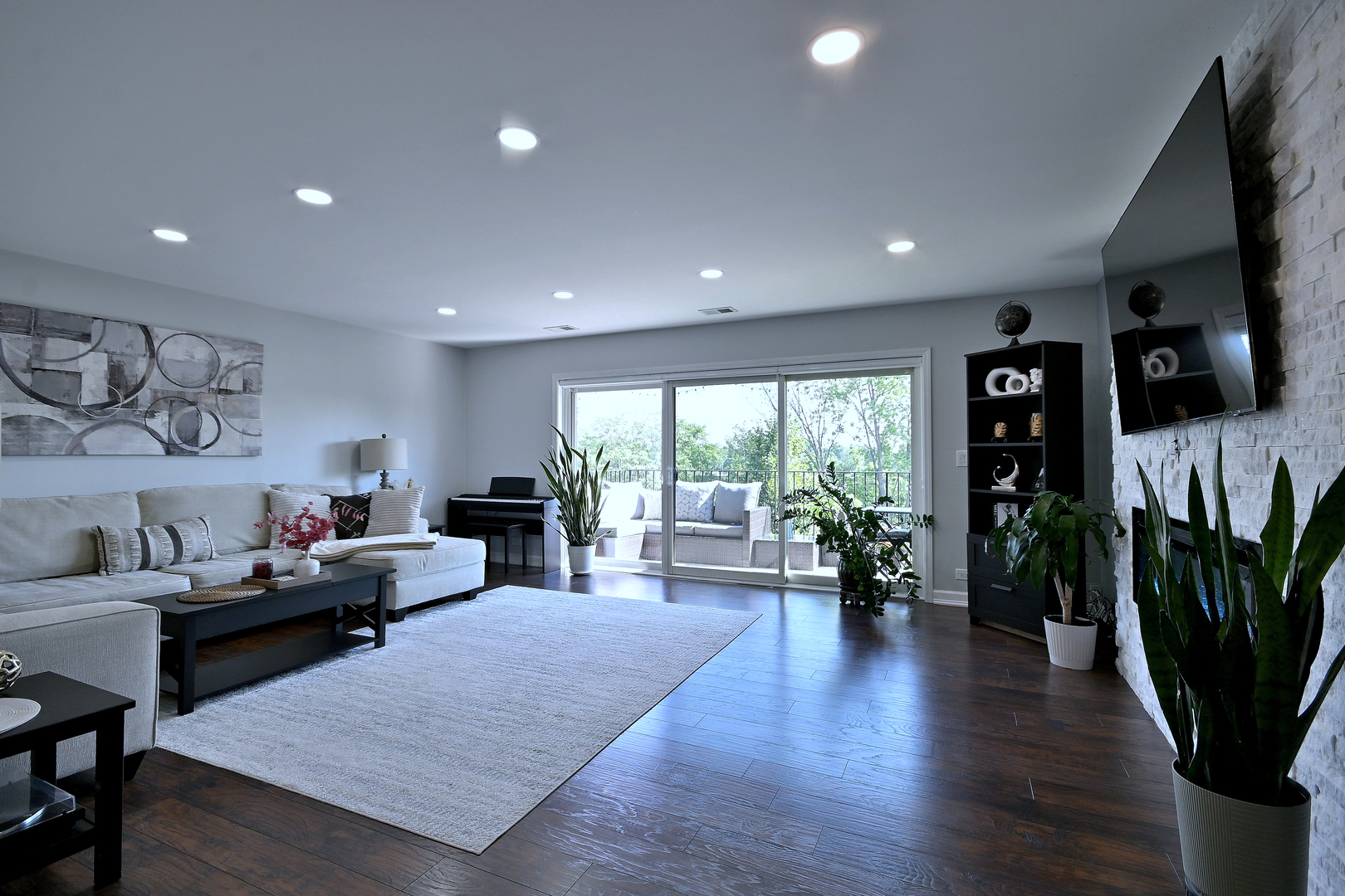 1255 W Prospect Avenue 302