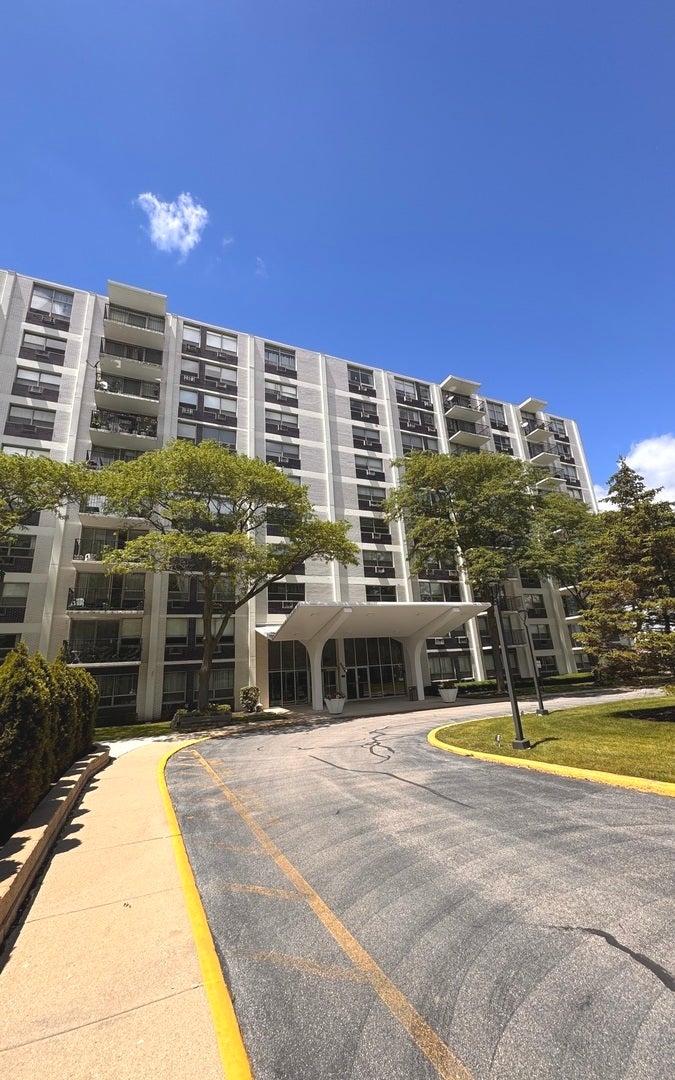 9009 Golf Road 2G