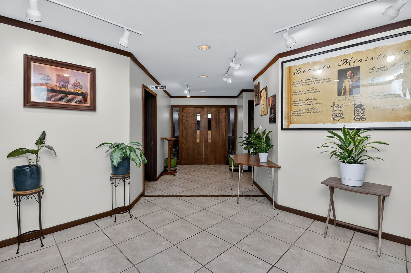308 W Robinhood Way