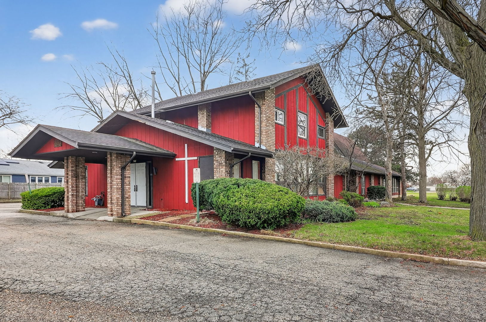 308 W Robinhood Way