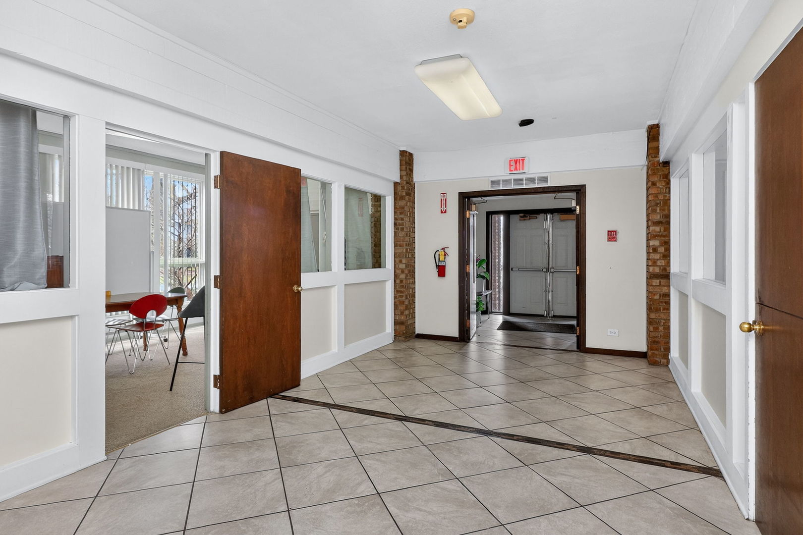 308 W Robinhood Way