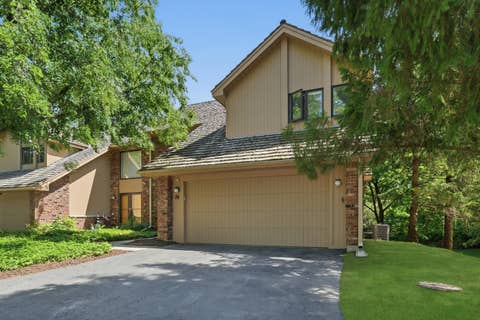 Photo of 56 Oak Creek Court, Burr Ridge, IL 60527 (MLS # 12672836)