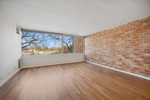 Tiny photo for 2020 ST. JOHNS Avenue #208, Highland Park, IL 60035 (MLS # 12579039)