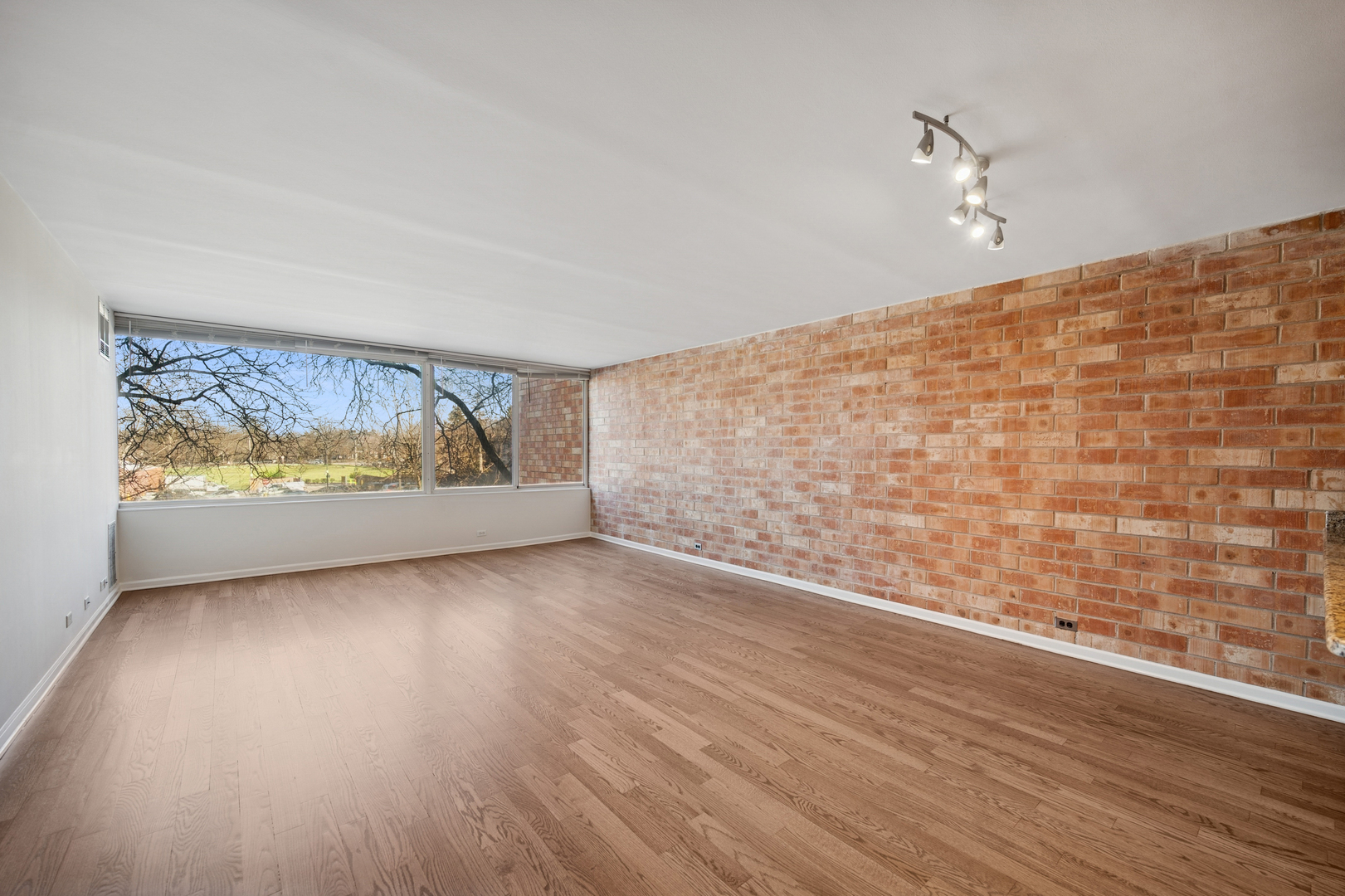 2020 ST. JOHNS Avenue 208