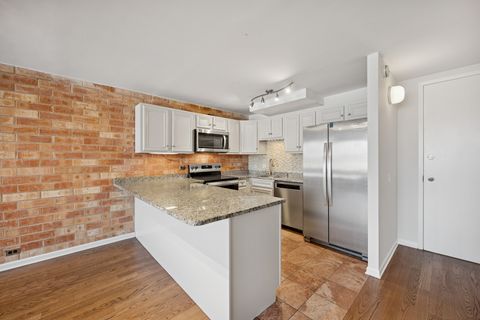 Tiny photo for 2020 ST. JOHNS Avenue #208, Highland Park, IL 60035 (MLS # 12579039)
