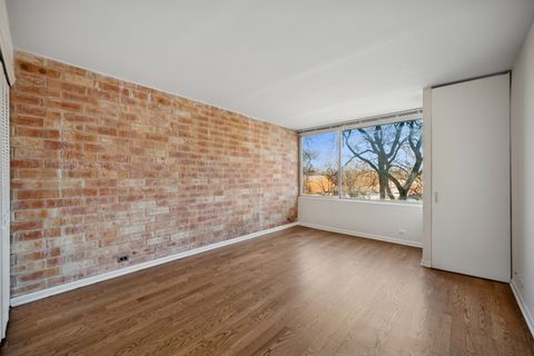 Tiny photo for 2020 ST. JOHNS Avenue #208, Highland Park, IL 60035 (MLS # 12579039)