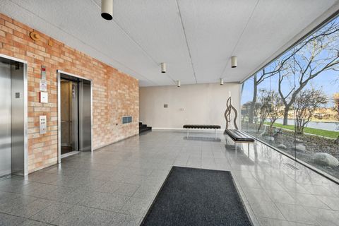 Tiny photo for 2020 ST. JOHNS Avenue #208, Highland Park, IL 60035 (MLS # 12579039)