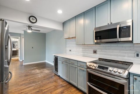 Tiny photo for 5450 Astor Lane #415, Rolling Meadows, IL 60008 (MLS # 12580173)