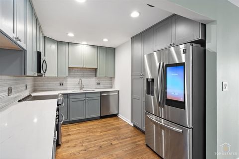 Tiny photo for 5450 Astor Lane #415, Rolling Meadows, IL 60008 (MLS # 12580173)