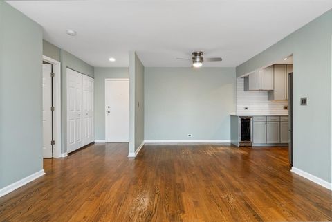 Tiny photo for 5450 Astor Lane #415, Rolling Meadows, IL 60008 (MLS # 12580173)