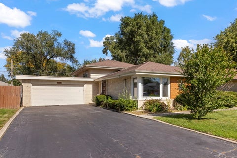 Photo of 6908 W Edgewood Road, Palos Heights, IL 60463 (MLS # 12778996)