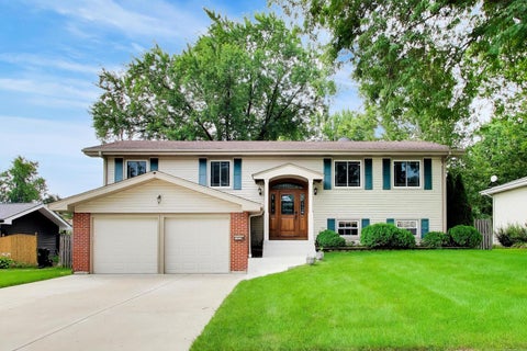 Photo of 21W579 Kensington Road, Glen Ellyn, IL 60137 (MLS # 12693983)