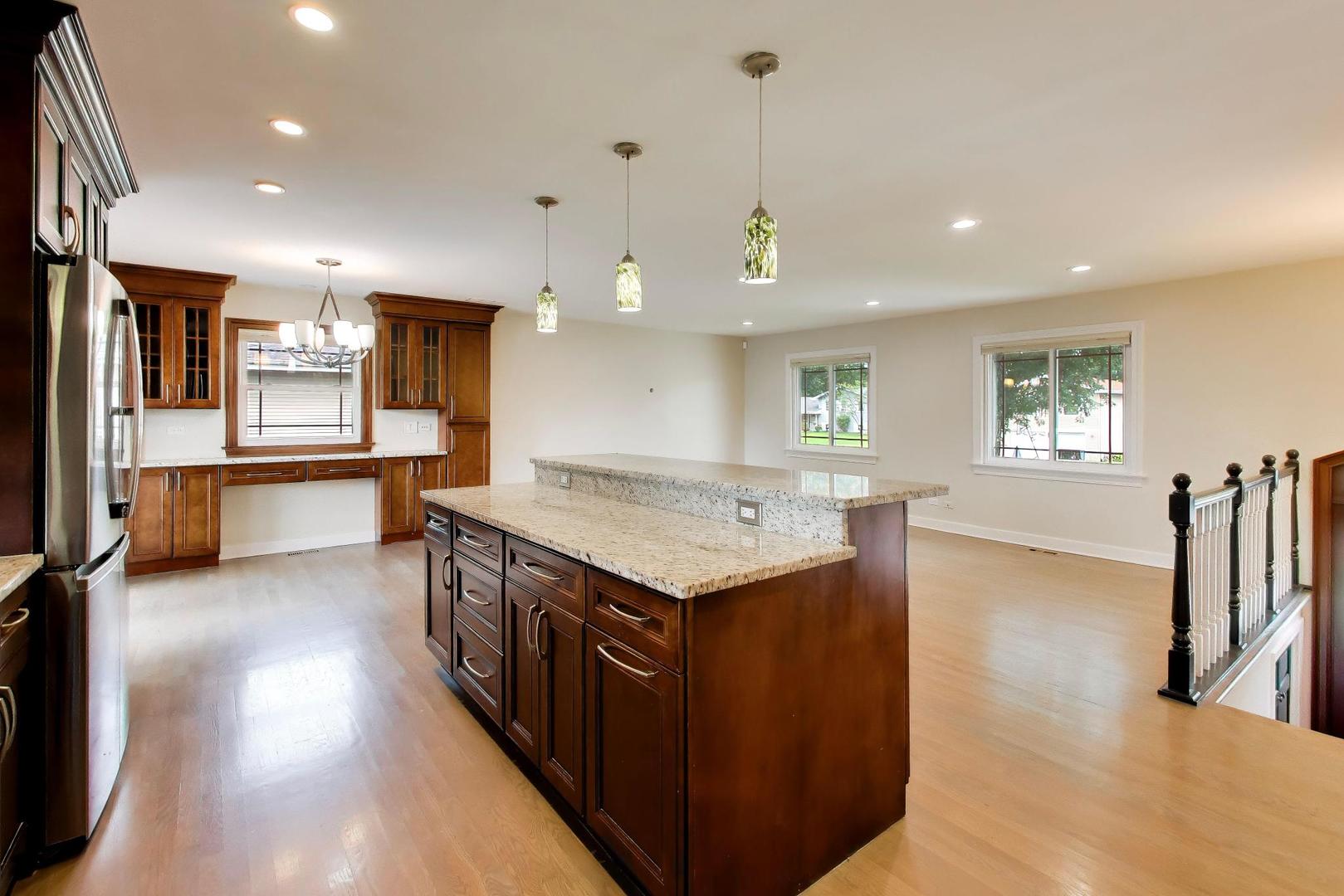 21W579 Kensington Road