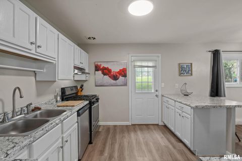 Tiny photo for 15 RIVERVIEW Lane, Bettendorf, IA 52722 (MLS # QC4265995)