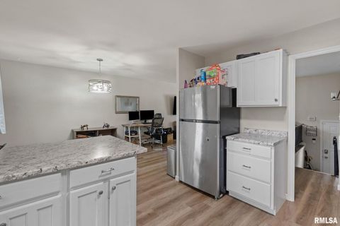 Tiny photo for 15 RIVERVIEW Lane, Bettendorf, IA 52722 (MLS # QC4265995)