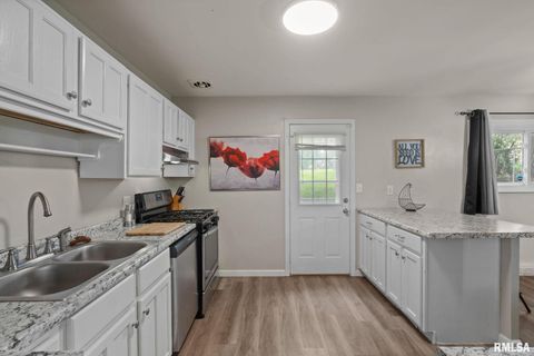 Tiny photo for 15 RIVERVIEW Lane, Bettendorf, IA 52722 (MLS # QC4265995)