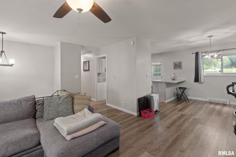 Tiny photo for 15 RIVERVIEW Lane, Bettendorf, IA 52722 (MLS # QC4265995)