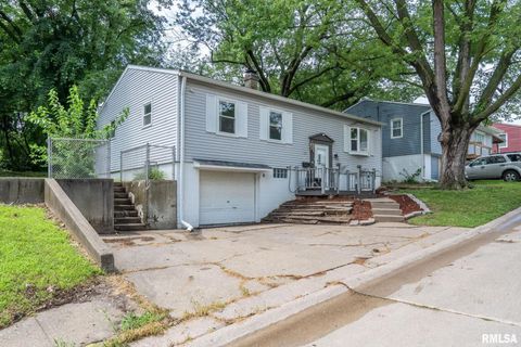 Tiny photo for 15 RIVERVIEW Lane, Bettendorf, IA 52722 (MLS # QC4265995)