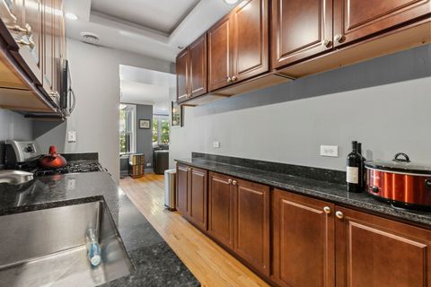 Tiny photo for 945 W GORDON Terrace #2W, Chicago, IL 60613 (MLS # 12485243)