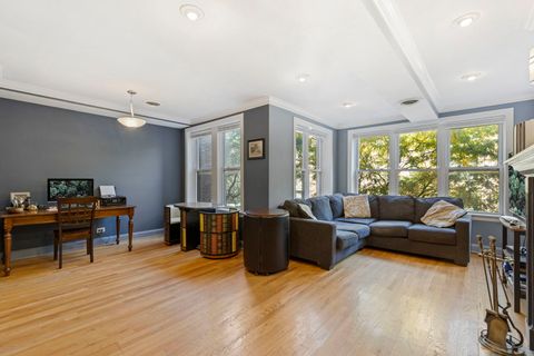 Tiny photo for 945 W GORDON Terrace #2W, Chicago, IL 60613 (MLS # 12485243)