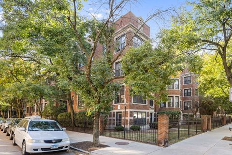 Tiny photo for 945 W GORDON Terrace #2W, Chicago, IL 60613 (MLS # 12485243)