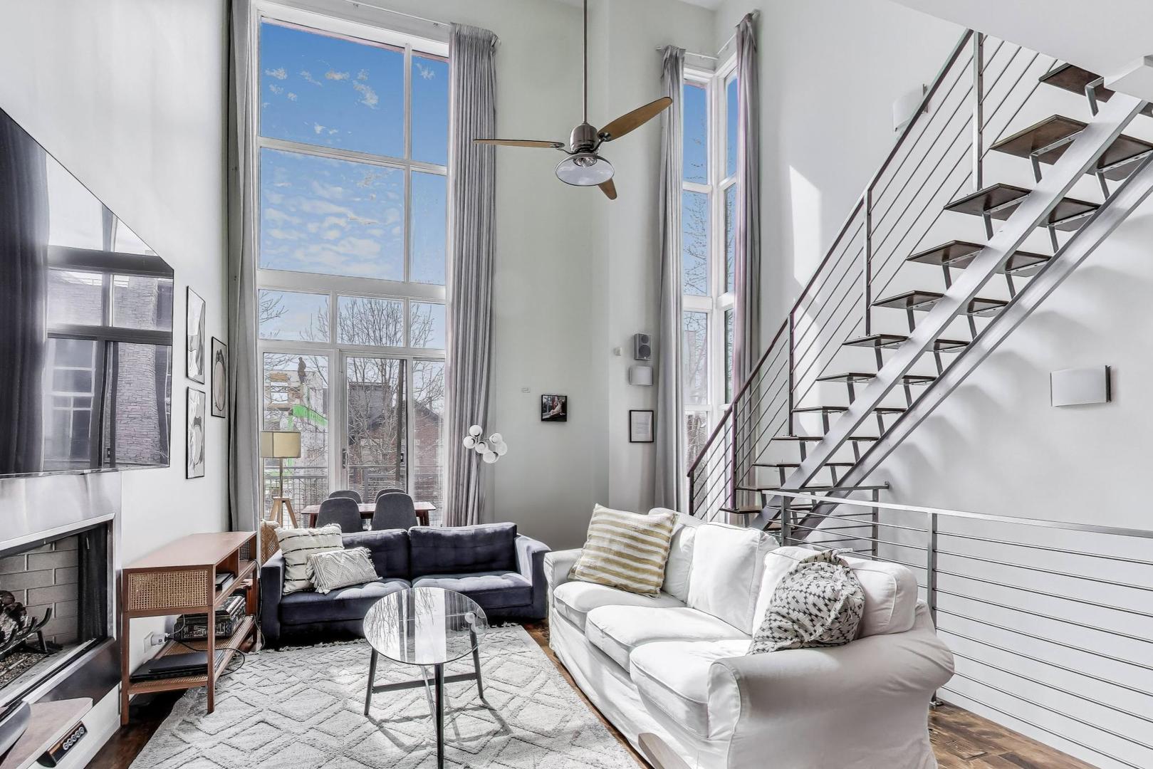 1720 W Le Moyne Street 201
