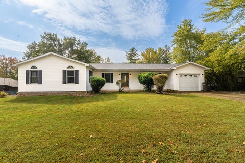 Tiny photo for 1337 Vercliff Drive, Carbondale, IL 62902 (MLS # 12786559)