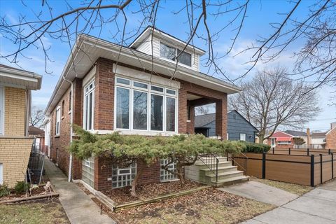 Tiny photo for 10704 S Albany Avenue, Chicago, IL 60655 (MLS # 12560051)