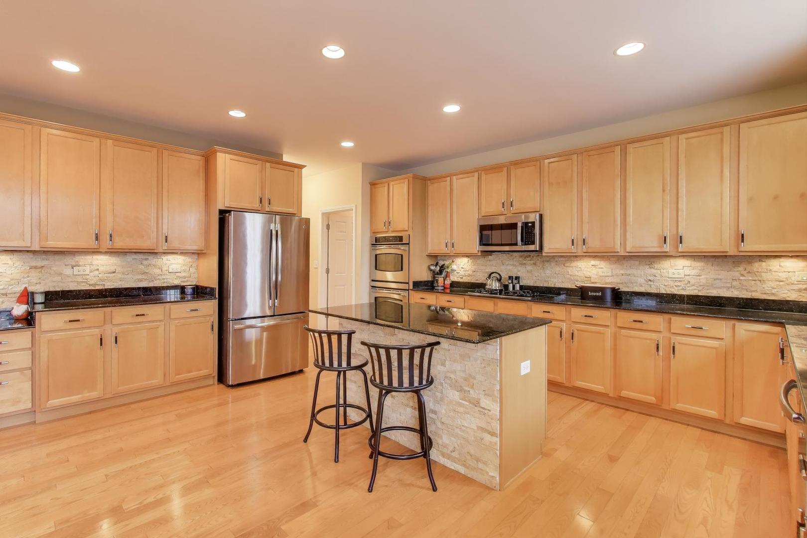 Elgin, Illinois 60124, United States, 5 Bedrooms Bedrooms, ,4 BathroomsBathrooms,Residential,Contingent,250856