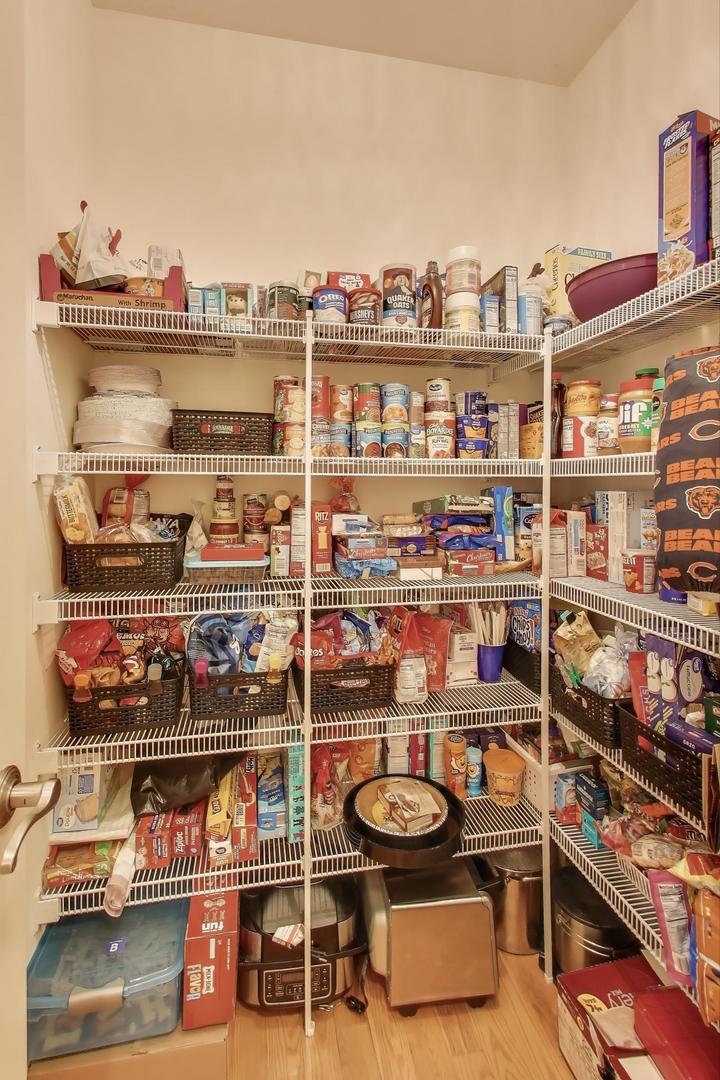 Elgin, Illinois 60124, United States, 5 Bedrooms Bedrooms, ,4 BathroomsBathrooms,Residential,Contingent,250856