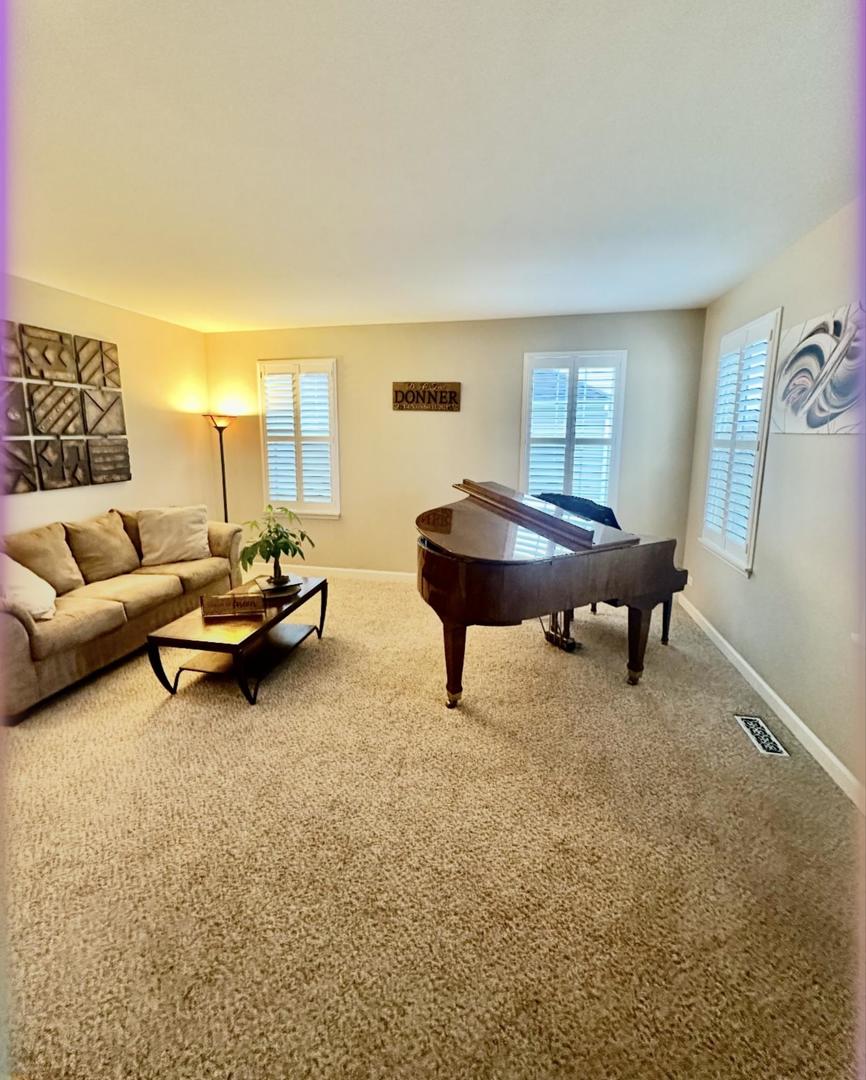 Elgin, Illinois 60124, United States, 5 Bedrooms Bedrooms, ,4 BathroomsBathrooms,Residential,Contingent,250856