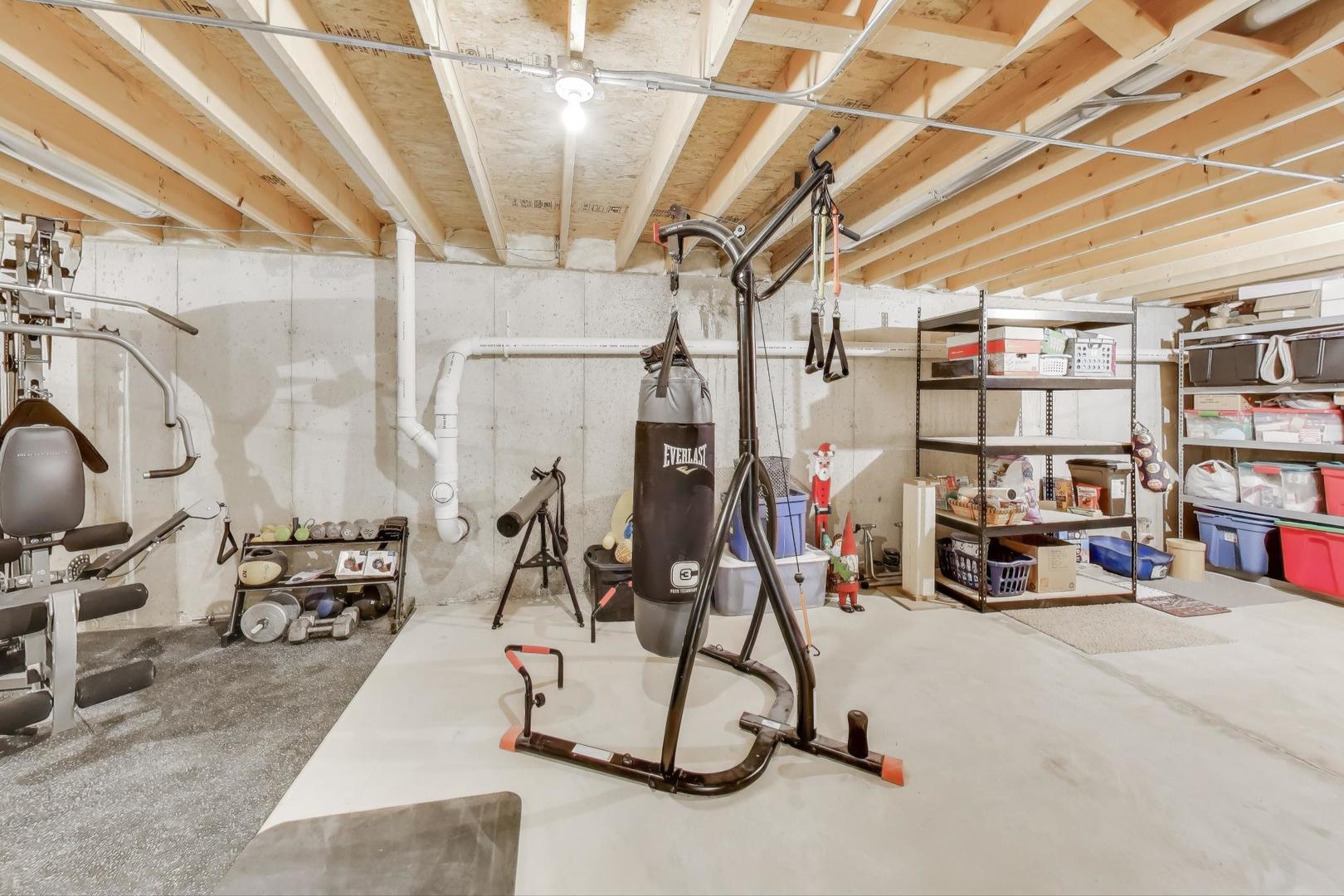 Elgin, Illinois 60124, United States, 5 Bedrooms Bedrooms, ,4 BathroomsBathrooms,Residential,Contingent,250856