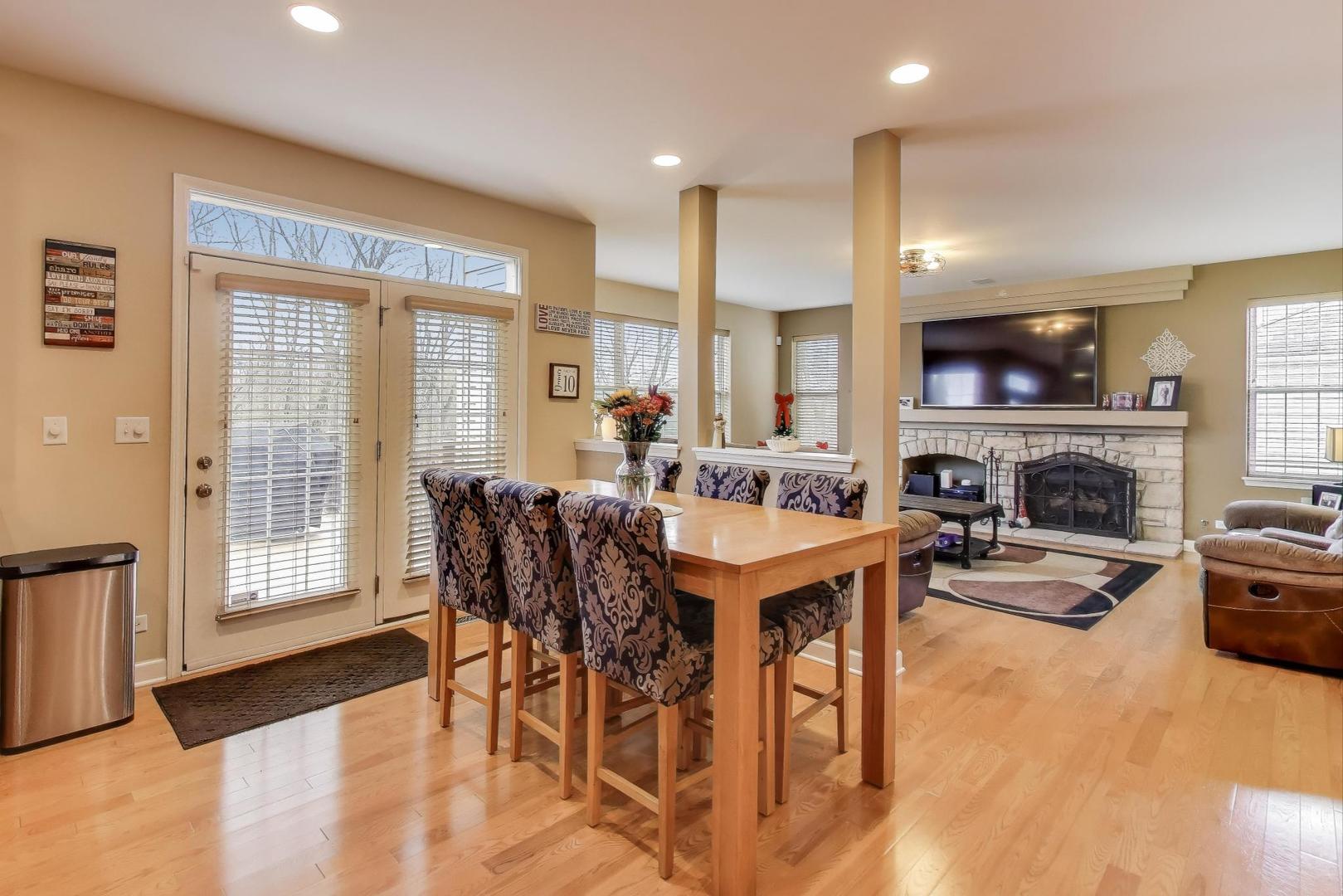 Elgin, Illinois 60124, United States, 5 Bedrooms Bedrooms, ,4 BathroomsBathrooms,Residential,Contingent,250856