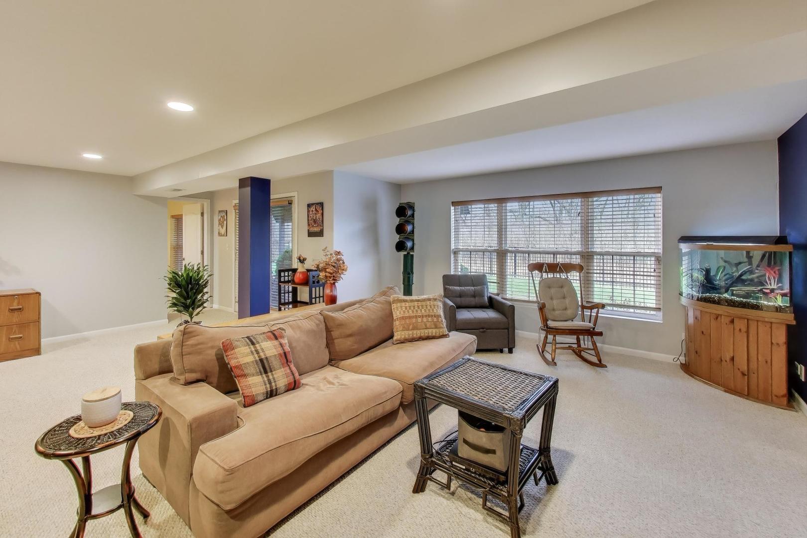 Elgin, Illinois 60124, United States, 5 Bedrooms Bedrooms, ,4 BathroomsBathrooms,Residential,Contingent,250856