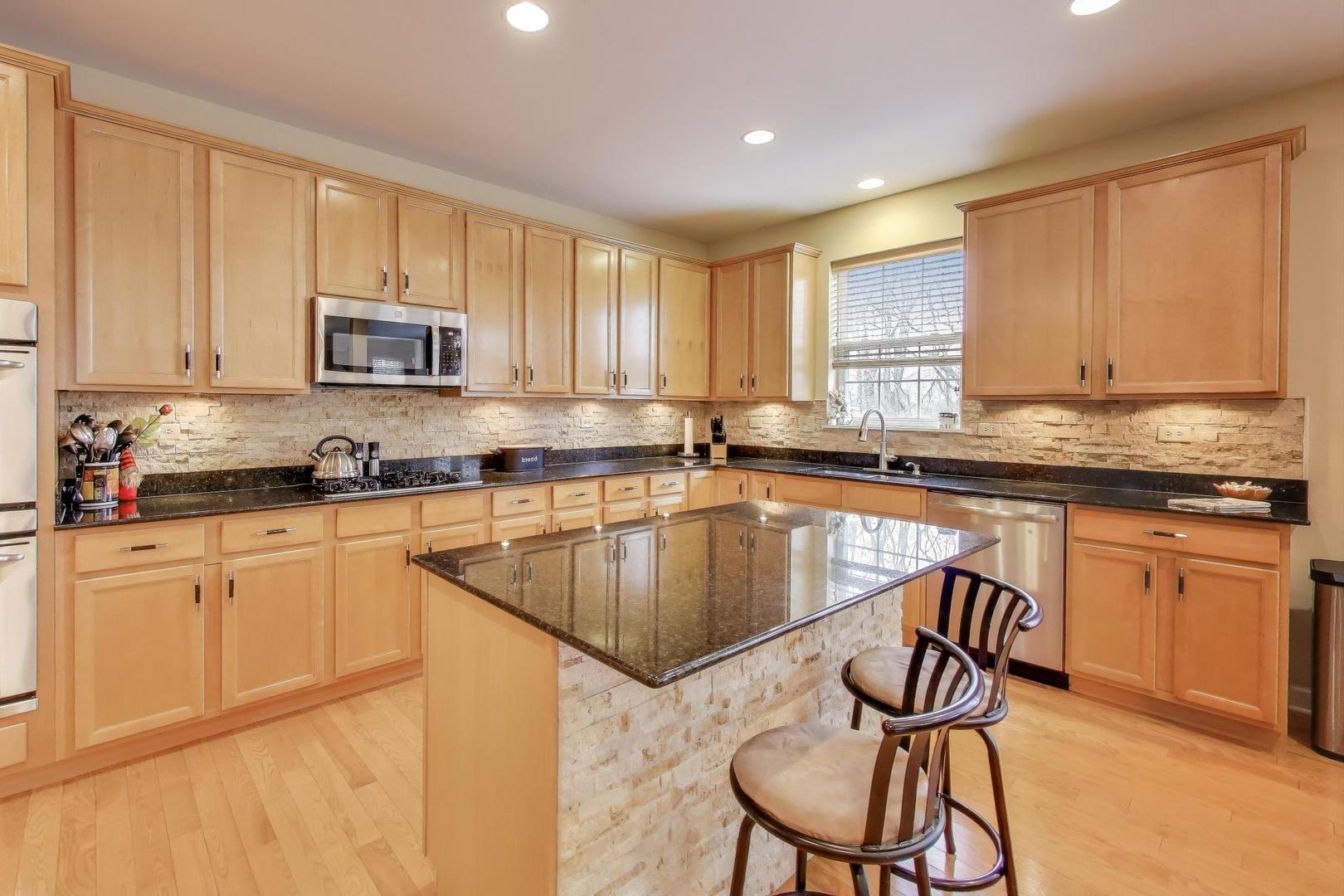 Elgin, Illinois 60124, United States, 5 Bedrooms Bedrooms, ,4 BathroomsBathrooms,Residential,Contingent,250856