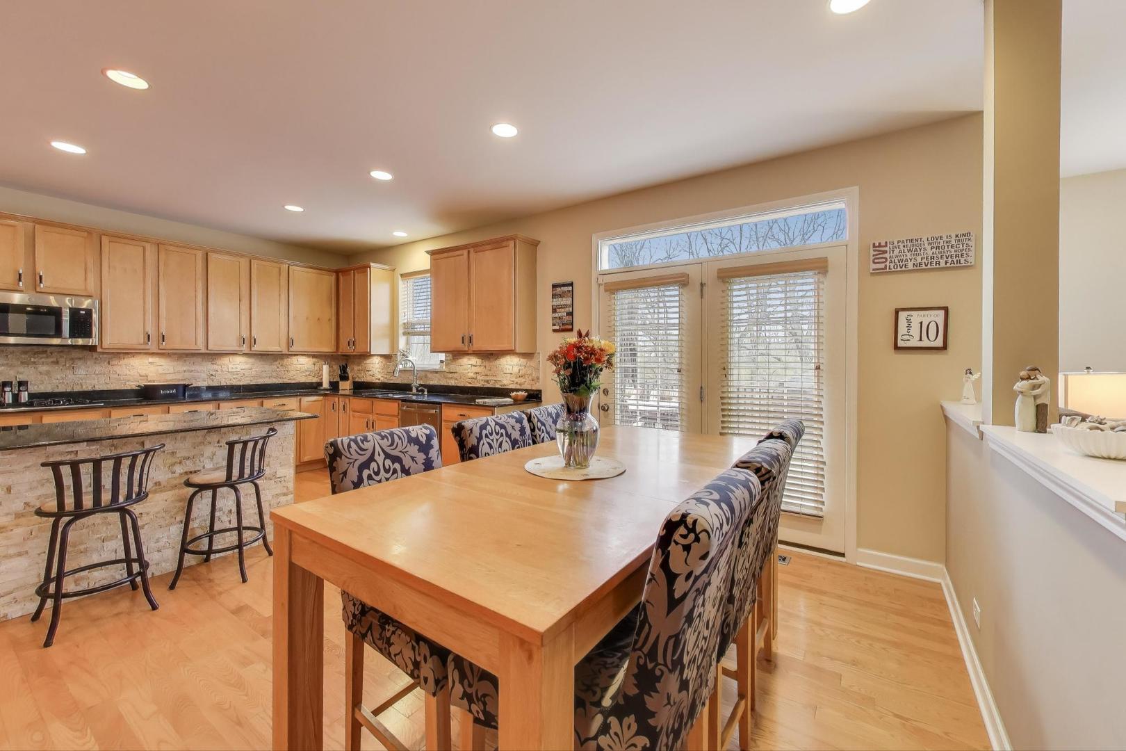 Elgin, Illinois 60124, United States, 5 Bedrooms Bedrooms, ,4 BathroomsBathrooms,Residential,Contingent,250856