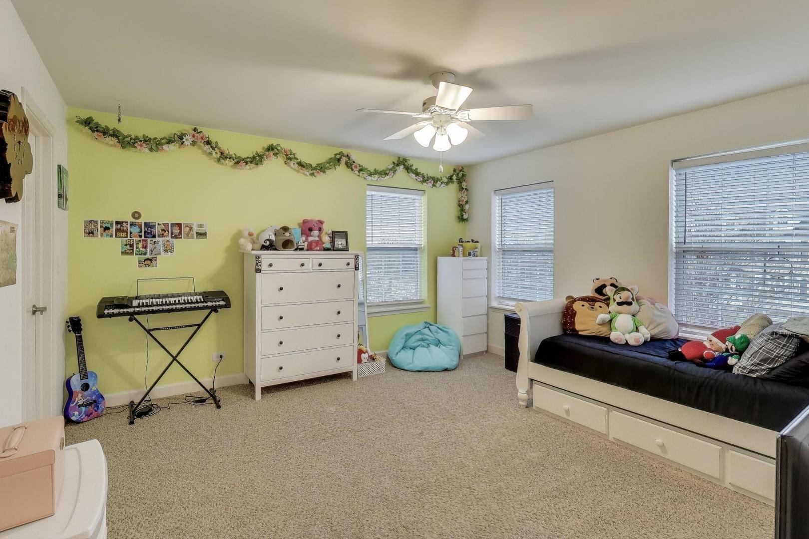 Elgin, Illinois 60124, United States, 5 Bedrooms Bedrooms, ,4 BathroomsBathrooms,Residential,Contingent,250856