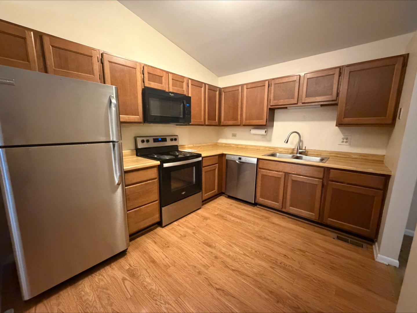 148 W Golf Road E