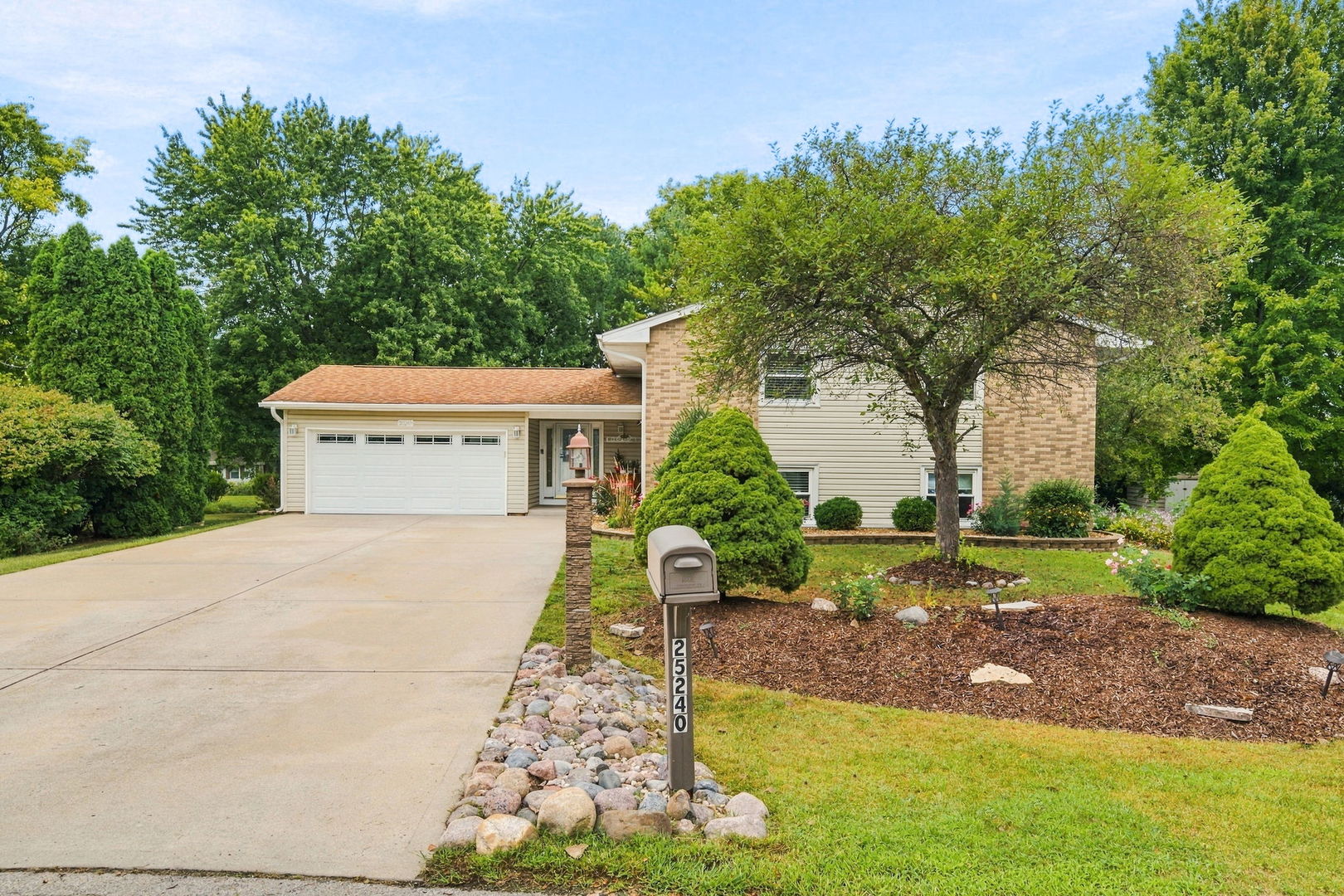 25240 W Marble Court