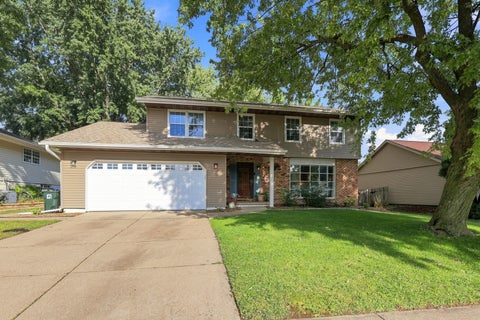 Tiny photo for 5721 Fillmore Street, Davenport, IA 52806 (MLS # 12729814)