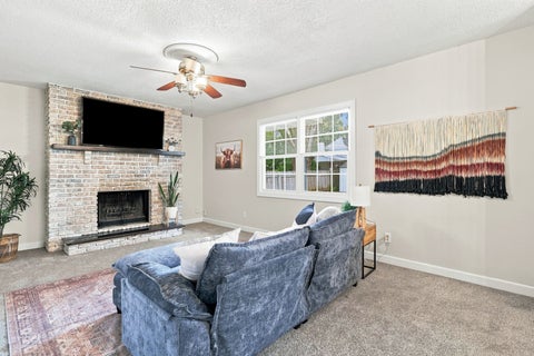 Tiny photo for 5721 Fillmore Street, Davenport, IA 52806 (MLS # 12729814)