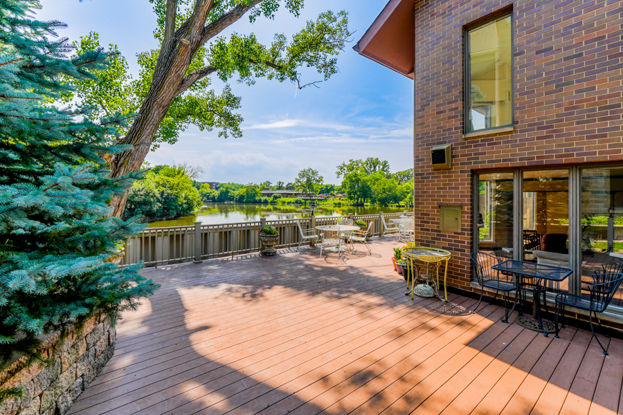 1210 Hawthorne Lane