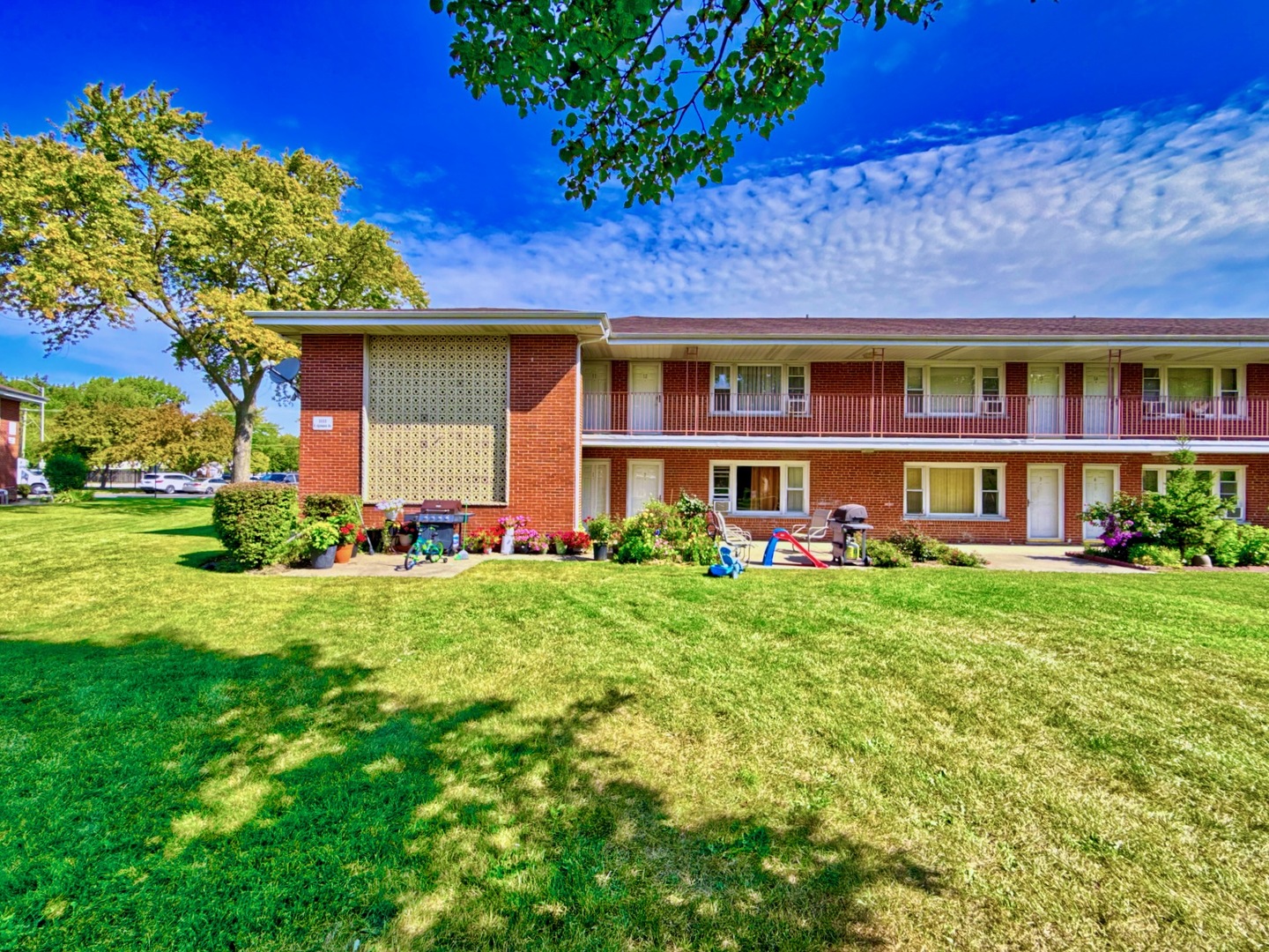 1111 E Algonquin Road 1